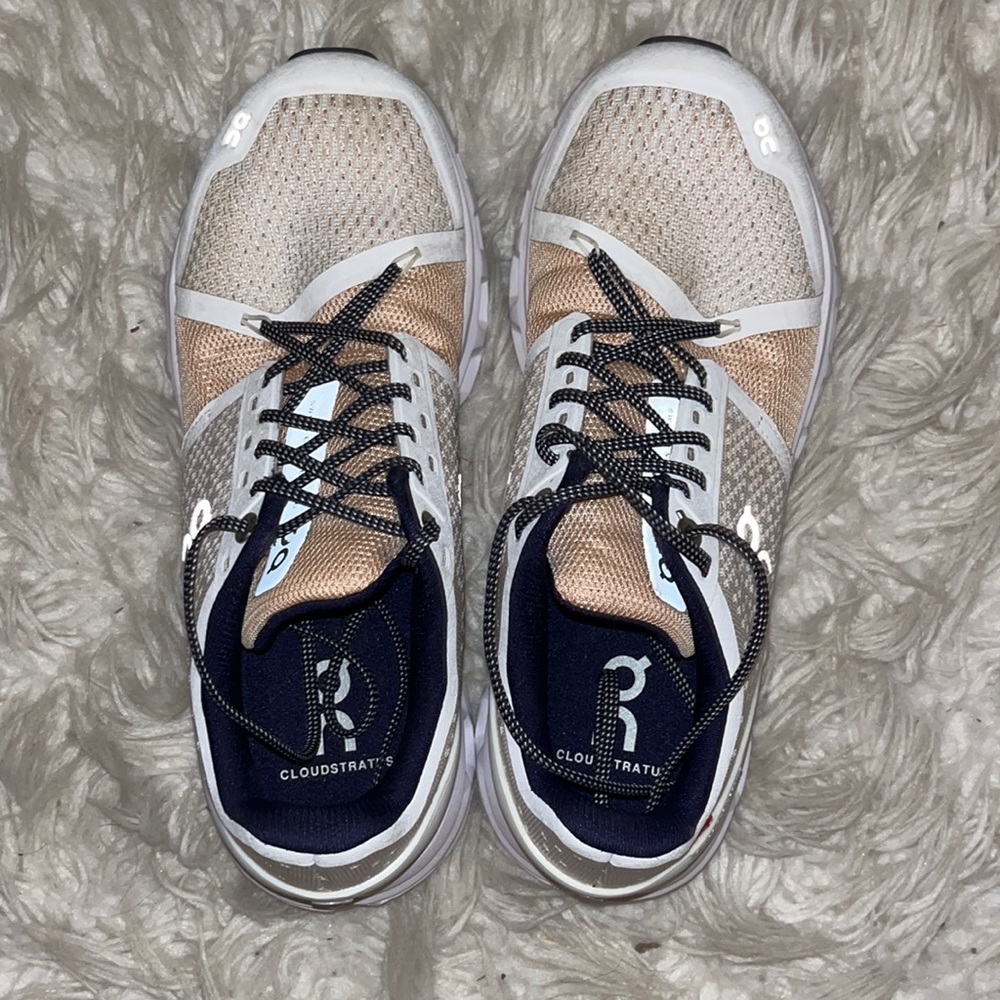 Womens On Cloud Tennis Shoes